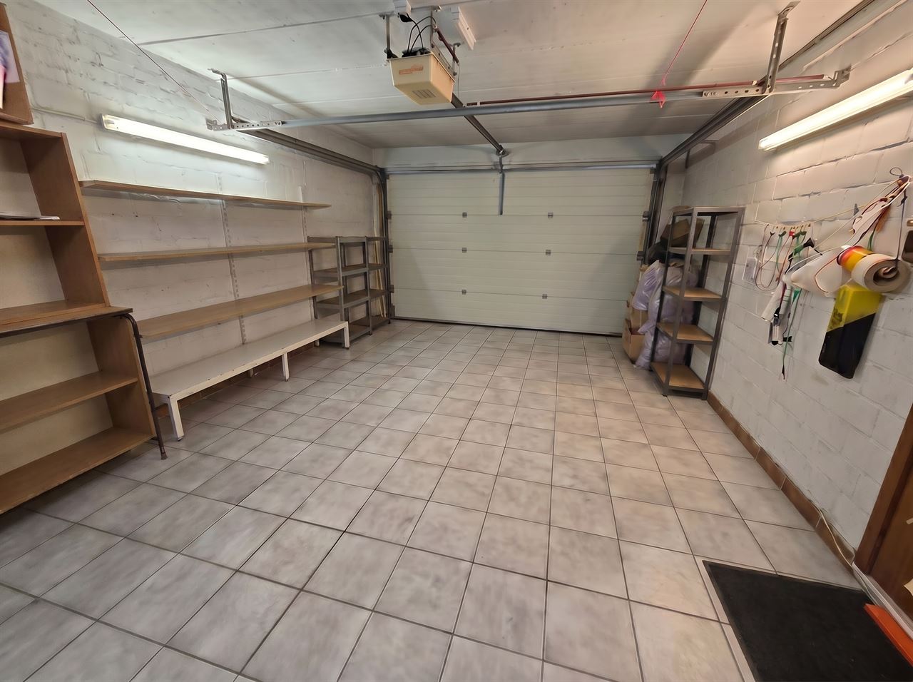 Instapklare gezellige woning met diepe tuin en garage