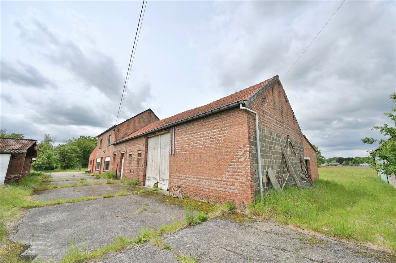 Te renoveren hoeve op rustige locatie