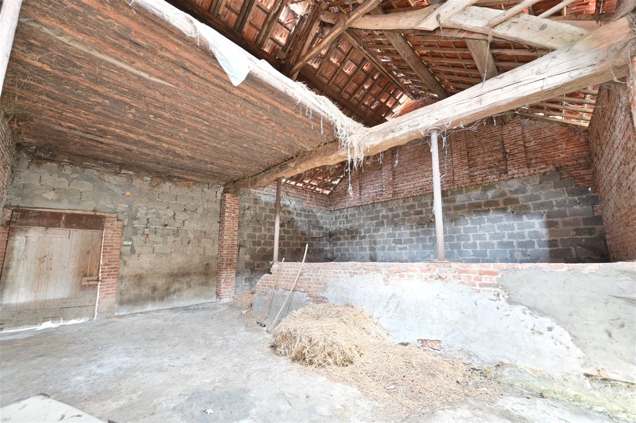 Te renoveren hoeve op rustige locatie