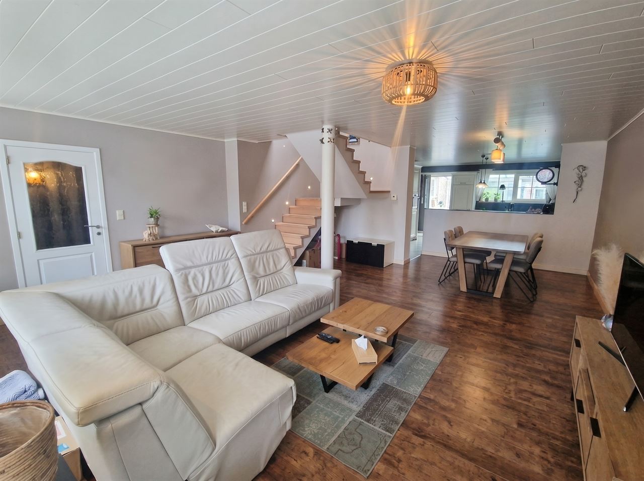 Instapklare, zeer verzorgde woning gelegen te Schriek, op de grens met Putte.