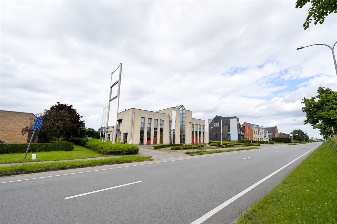 Opbrengsteigendom: handelspand en twee appartementen