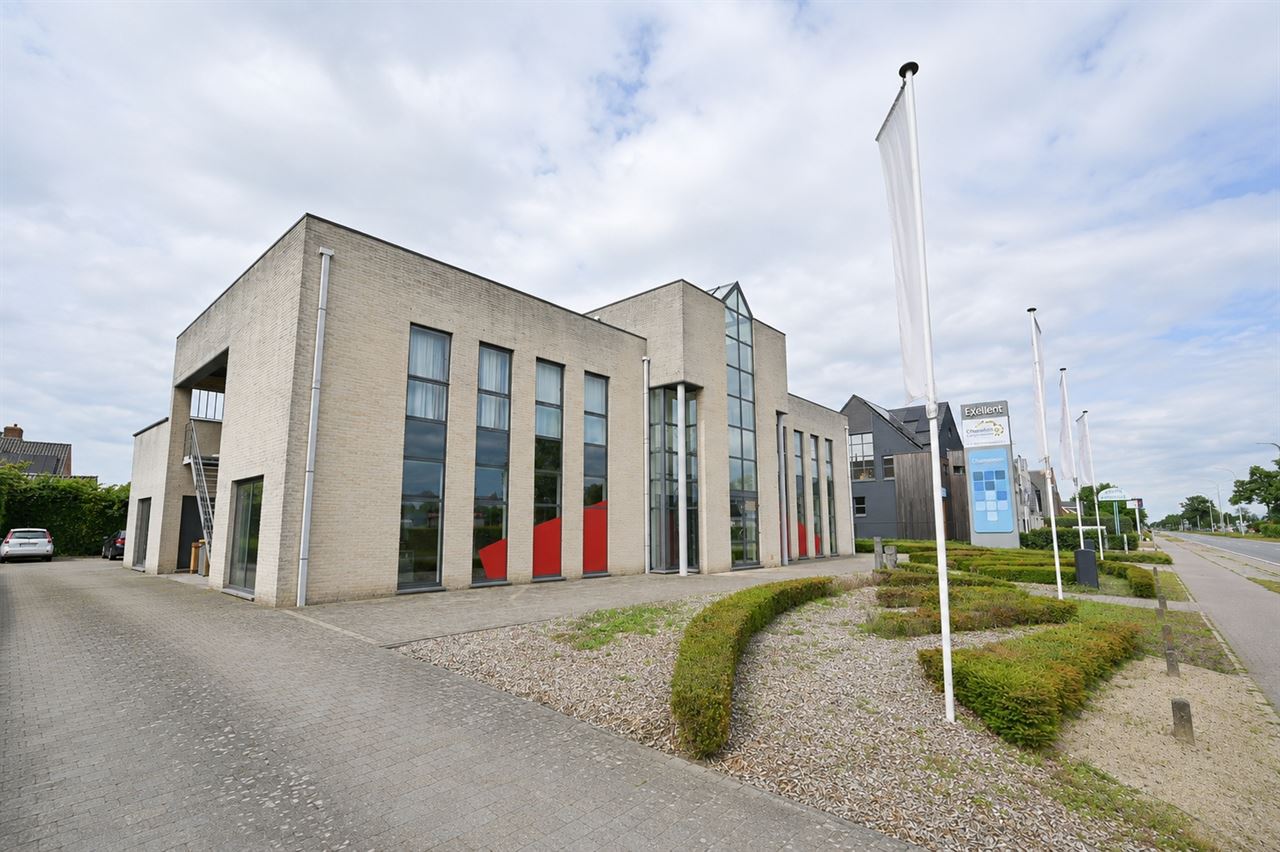 Opbrengsteigendom: handelspand en twee appartementen