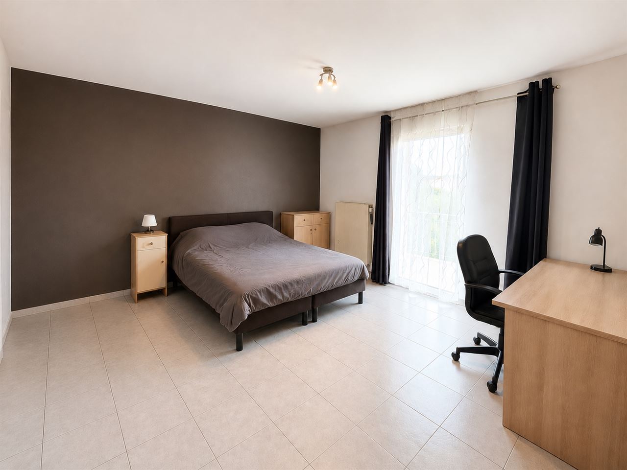 Opbrengsteigendom: handelspand en twee appartementen