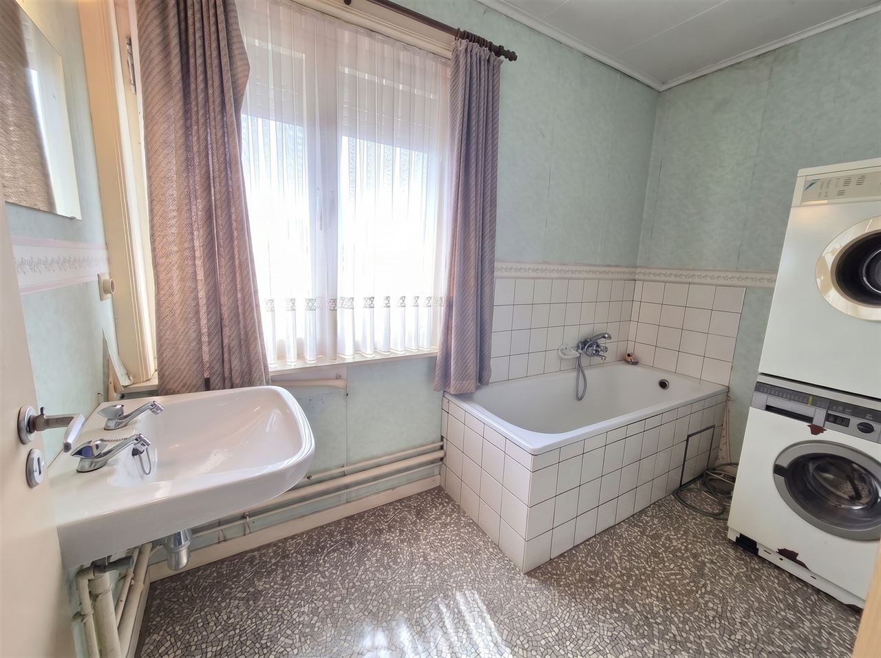 Zeer rustig gelegen woning met 3 slpk op een mooi perceel nabij de dorpskern van Hulshout