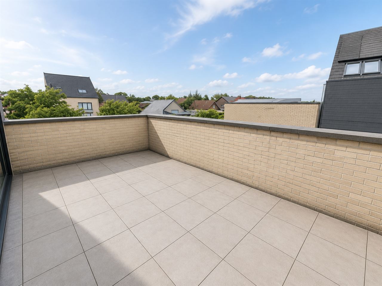 Opbrengsteigendom: handelspand en twee appartementen