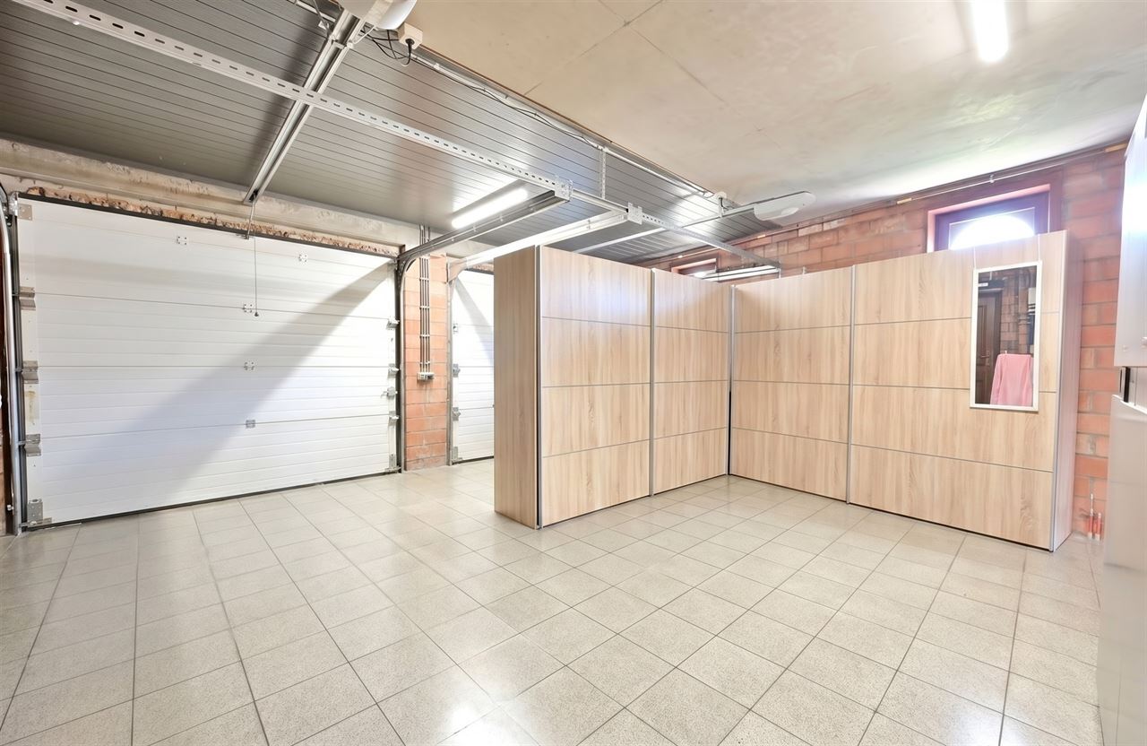 Prachtige Villa woning met 4 slaapkamers, nieuwe keuken en badkamer, dubbele garage met zuidgerichte tuin
