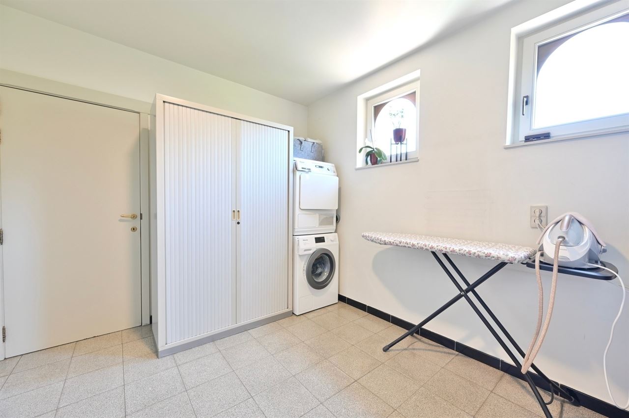 Prachtige Villa woning met 4 slaapkamers, nieuwe keuken en badkamer, dubbele garage met zuidgerichte tuin