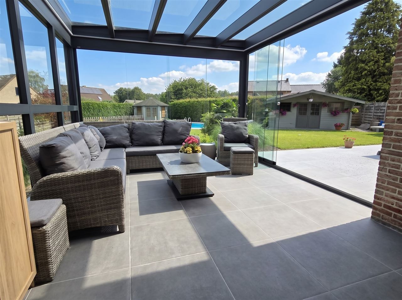 Stijlvolle woning met 4 slks op een perceel van 897m²
