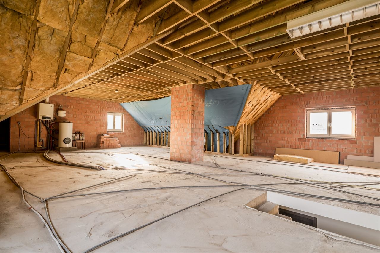 Zeer ruime woning met 6 slkm, ideaal voor een groot gezin of co-housing.