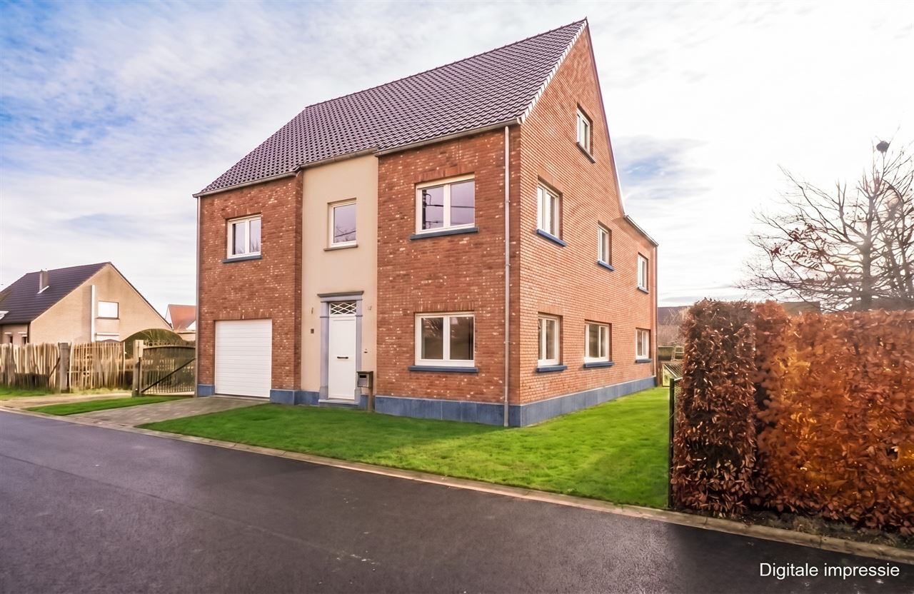 Zeer ruime woning met 6 slkm, ideaal voor een groot gezin of co-housing.