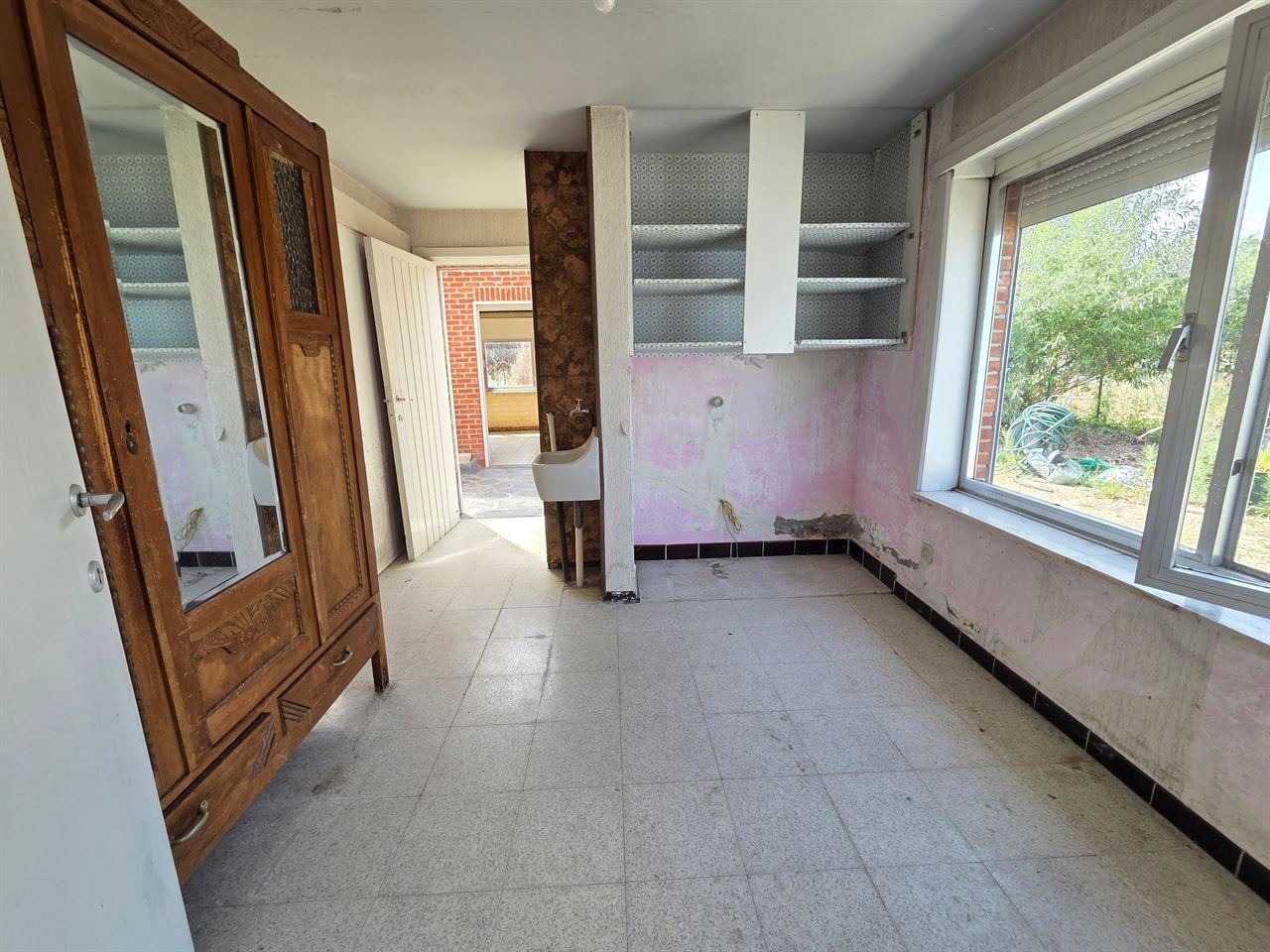 Te renoveren woning, rustig gelegen op een zuidgericht perceel van 581m²