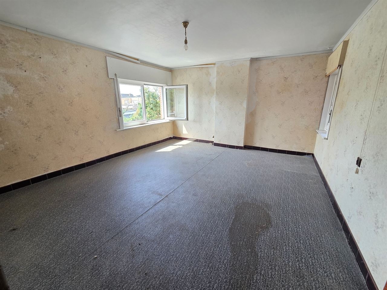 Te renoveren woning, rustig gelegen op een zuidgericht perceel van 581m²