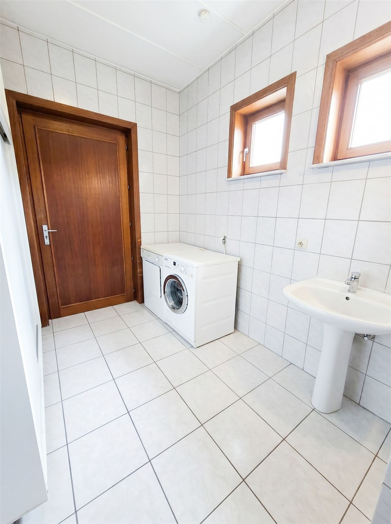 Stijlvolle woning met 4 slks op een perceel van 897m²