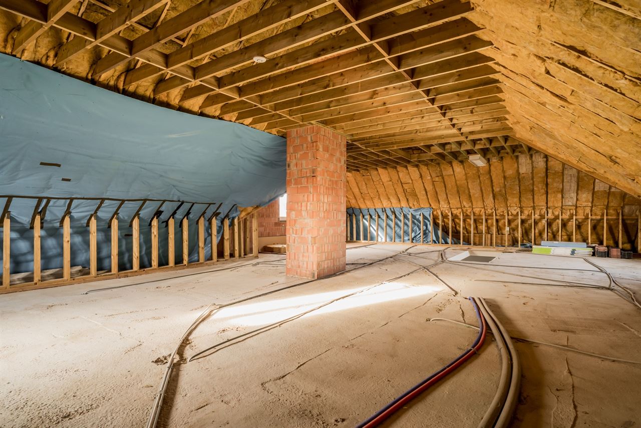 Zeer ruime woning met 6 slkm, ideaal voor een groot gezin of co-housing.