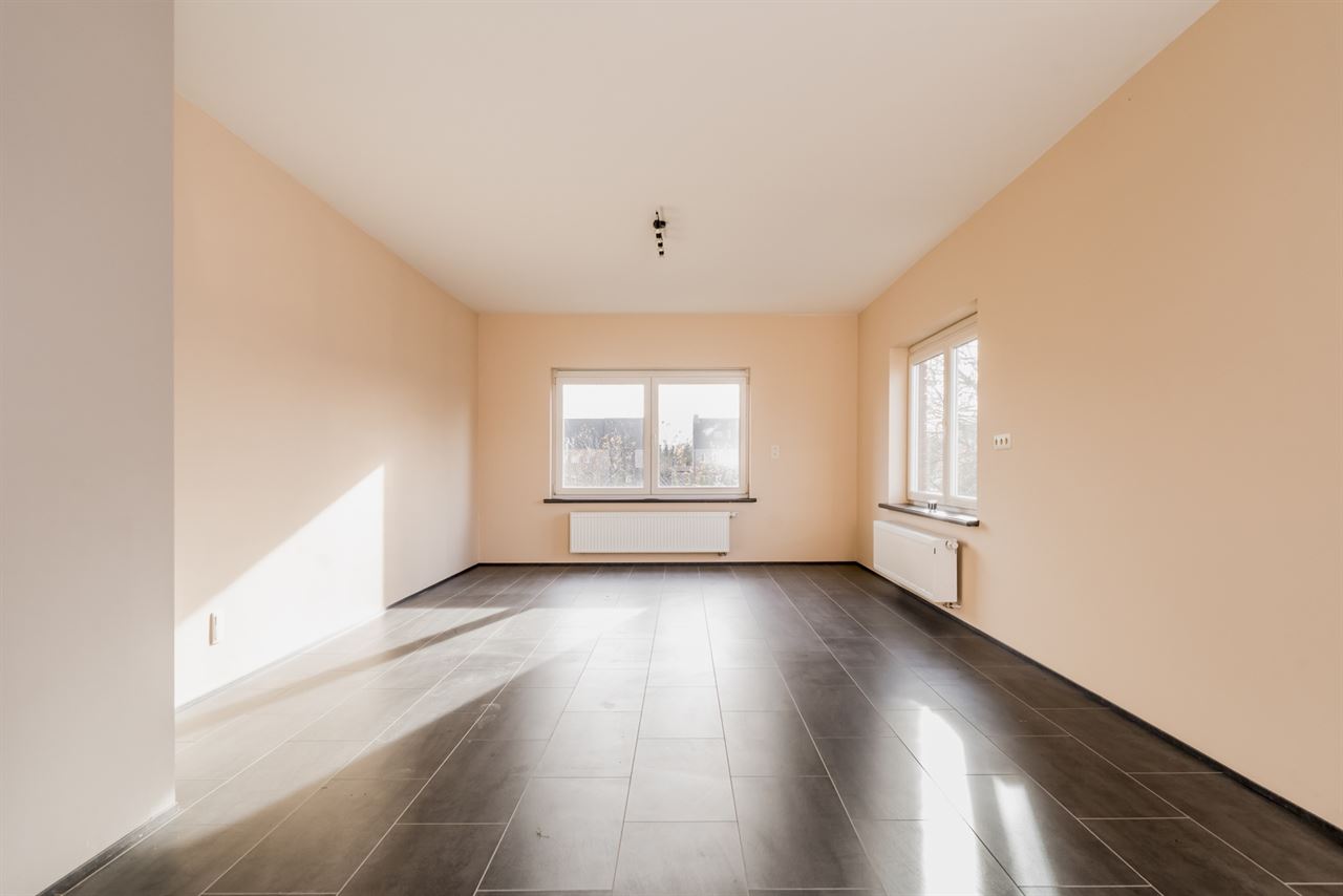 Zeer ruime woning met 6 slkm, ideaal voor een groot gezin of co-housing.