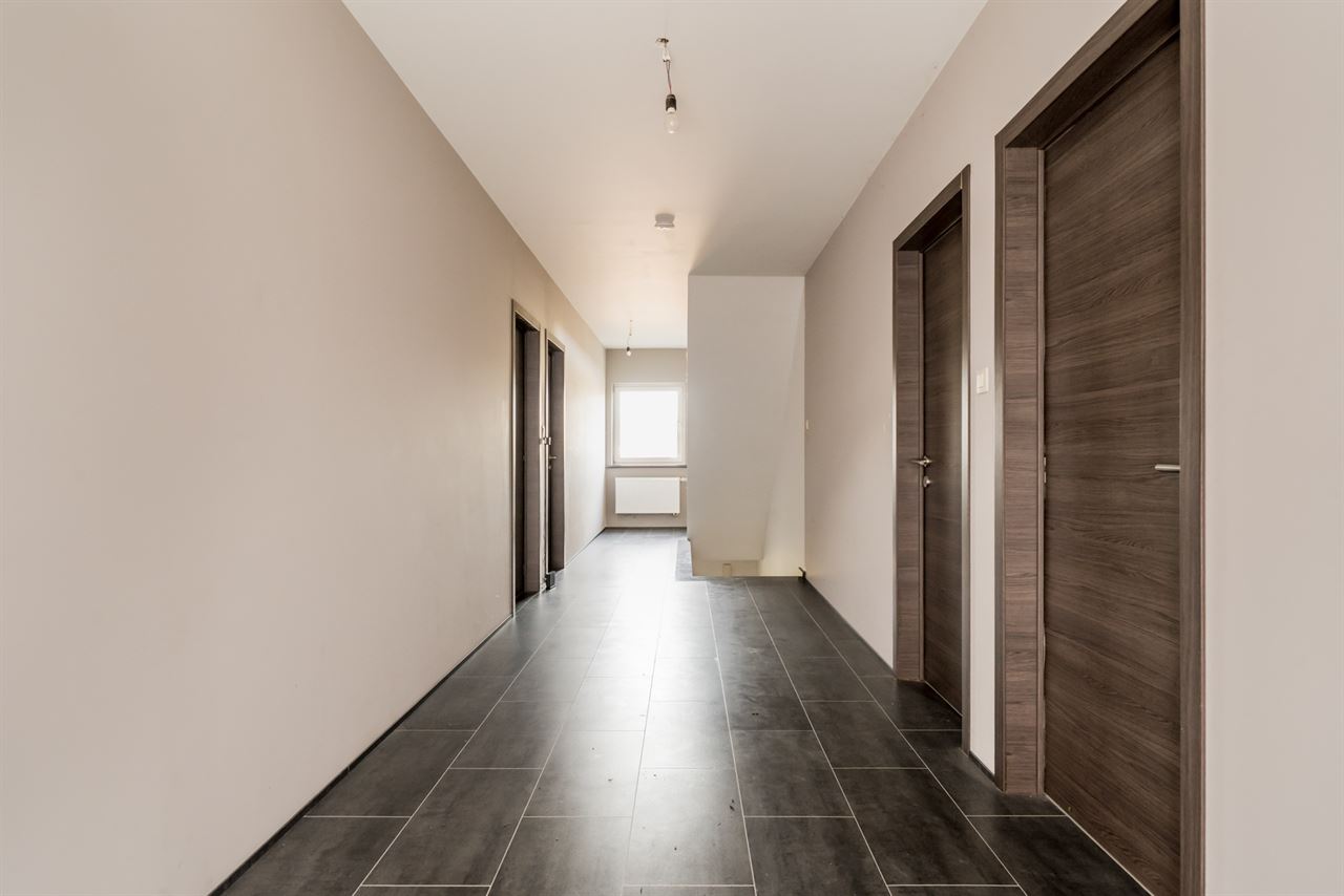 Zeer ruime woning met 6 slkm, ideaal voor een groot gezin of co-housing.