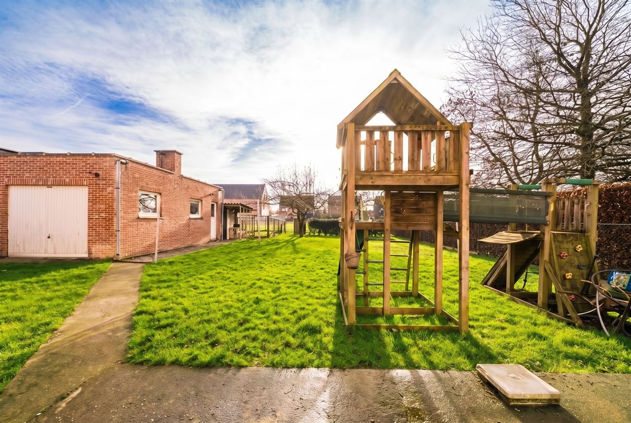 Zeer ruime woning met 6 slkm, ideaal voor een groot gezin of co-housing.