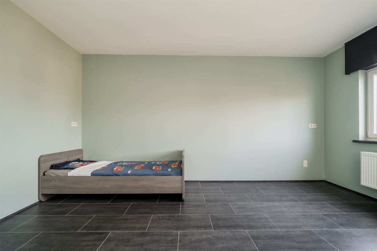 Zeer ruime woning met 6 slkm, ideaal voor een groot gezin of co-housing.