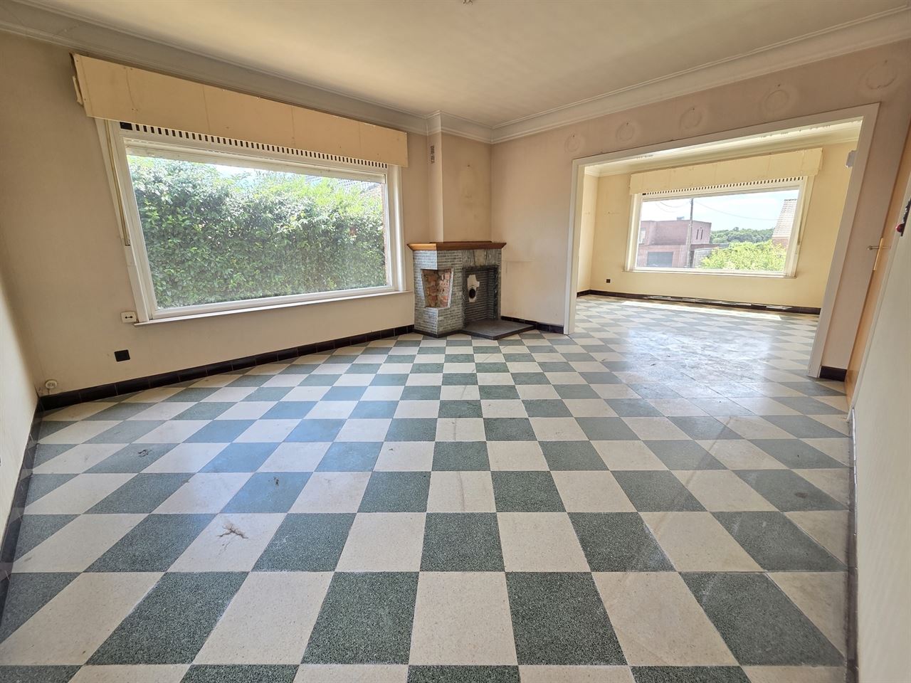 Vrijstaande woning met 4 slks op een perceel van 3135m² met mooi groen verzicht. Toplocatie!