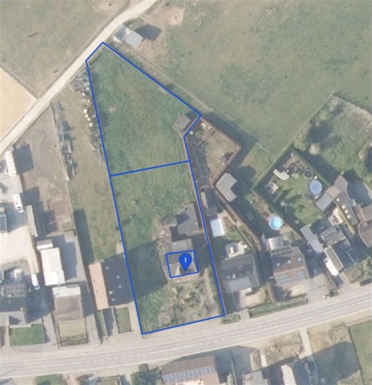 Zeer brede bouwgrond van 3135m² met potentieel tot verkaveling in twee bouwloten voor vrijstaande woningen