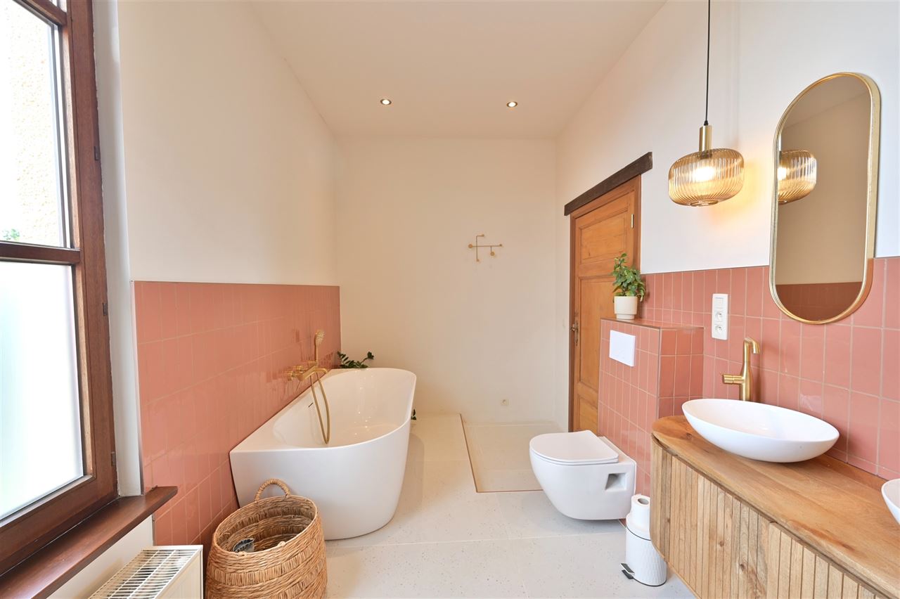 Charmante herenwoning met 4 slks en een ruime zolder
