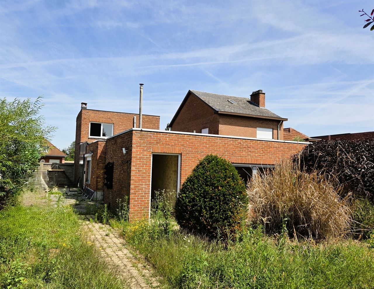Te renoveren woning, rustig gelegen op een zuidgericht perceel van 581m²