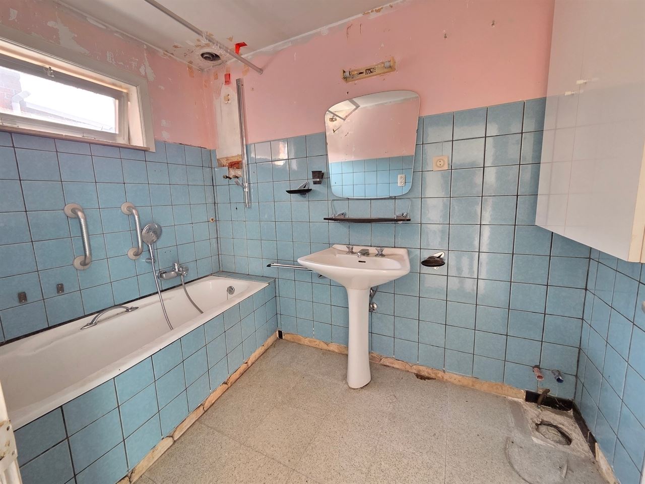 Te renoveren woning, rustig gelegen op een zuidgericht perceel van 581m²