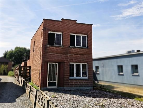 Te renoveren woning, rustig gelegen op een zuidgericht perceel van 581m²