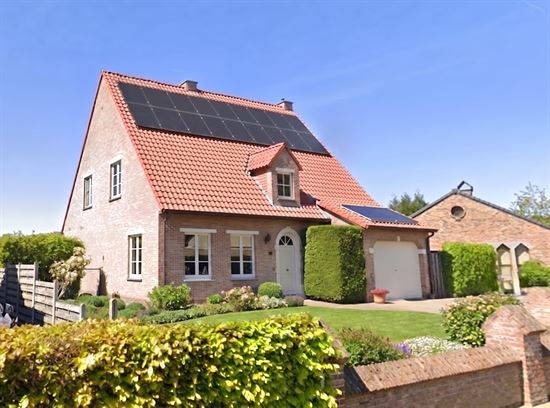 Stijlvolle woning met 4 slks op een perceel van 897m²