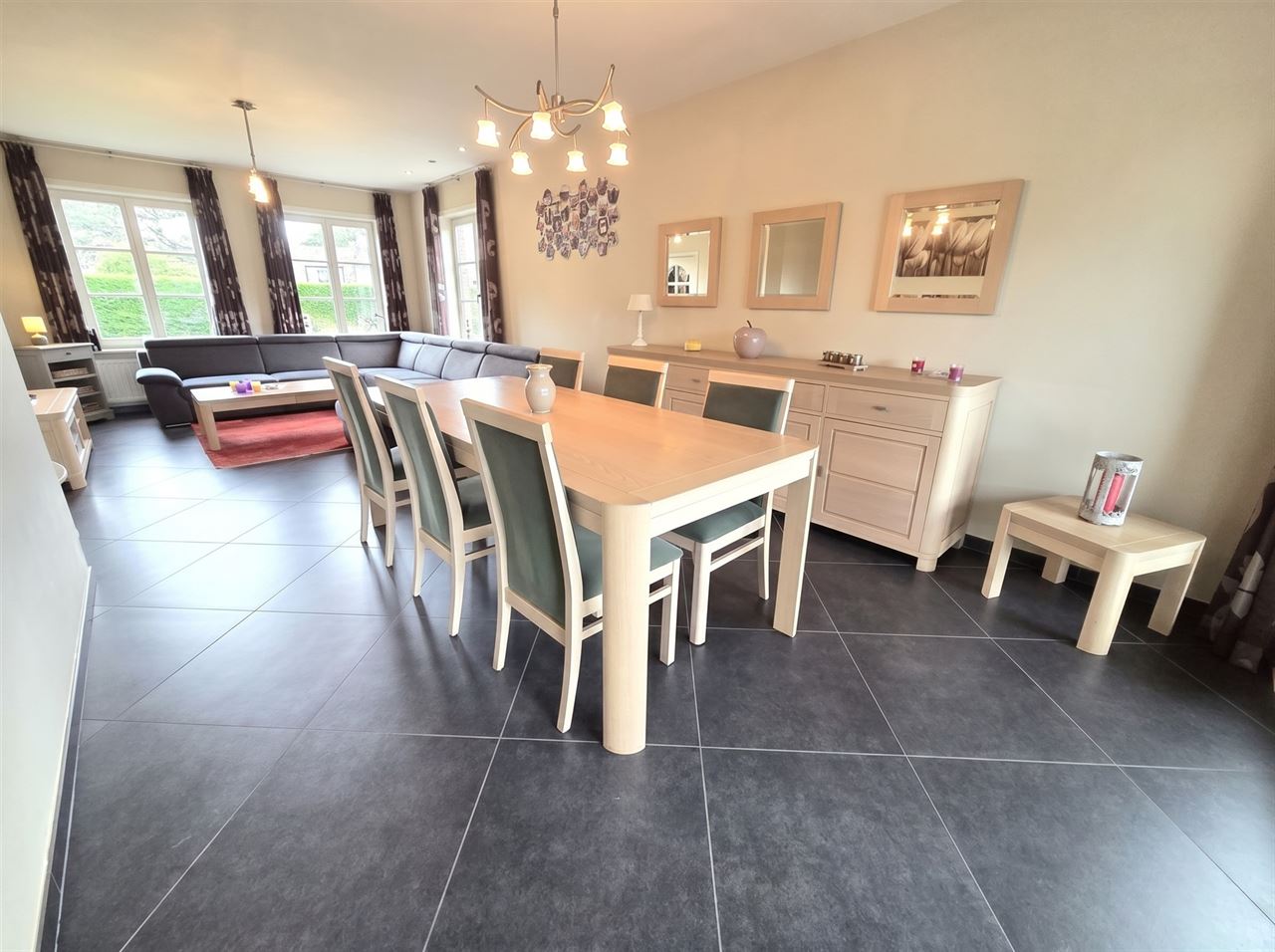 Stijlvolle woning met 4 slks op een perceel van 897m²
