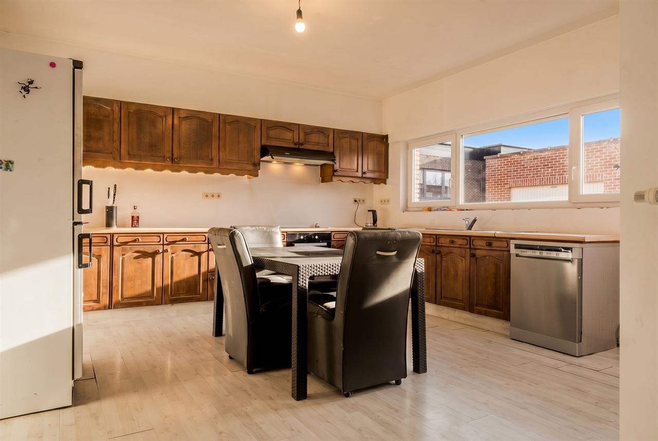 Zeer ruime woning met 6 slkm, ideaal voor een groot gezin of co-housing.