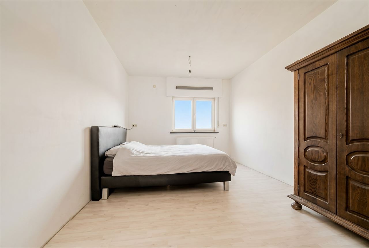 Zeer ruime woning met 6 slkm, ideaal voor een groot gezin of co-housing.
