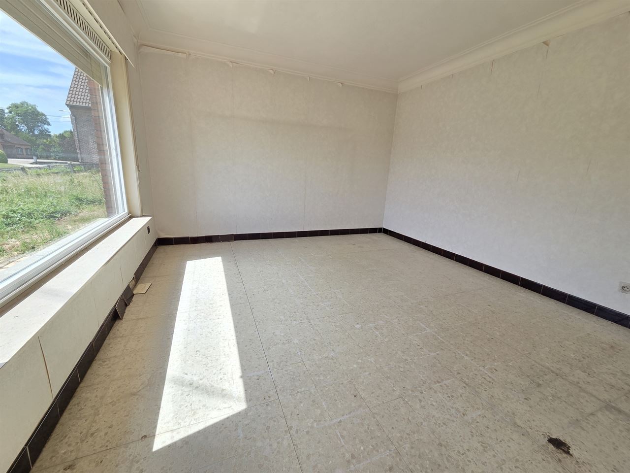 Vrijstaande woning met 4 slks op een perceel van 3135m² met mooi groen verzicht. Toplocatie!