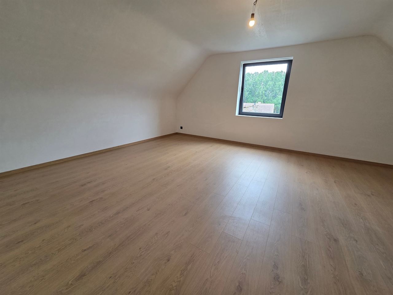 Prachtige, energiezuinige nieuwbouw woning te Keerbergen, gelegen vlakbij het centrum, winkels, scholen en openbaar vervoer.