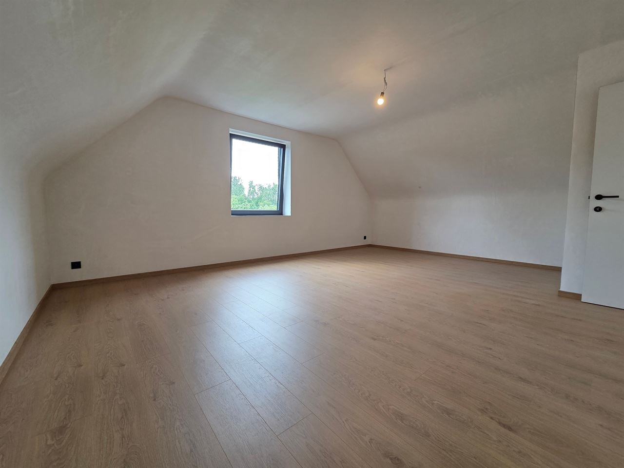 Prachtige, energiezuinige nieuwbouw woning te Keerbergen, gelegen vlakbij het centrum, winkels, scholen en openbaar vervoer.