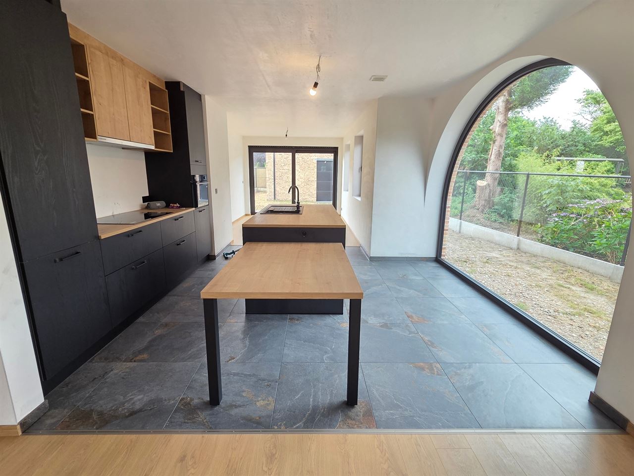 Prachtige, energiezuinige nieuwbouw woning te Keerbergen, gelegen vlakbij het centrum, winkels, scholen en openbaar vervoer.