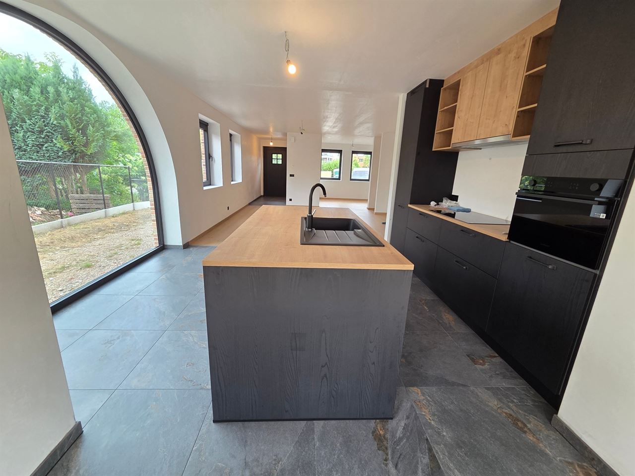 Prachtige, energiezuinige nieuwbouw woning te Keerbergen, gelegen vlakbij het centrum, winkels, scholen en openbaar vervoer.