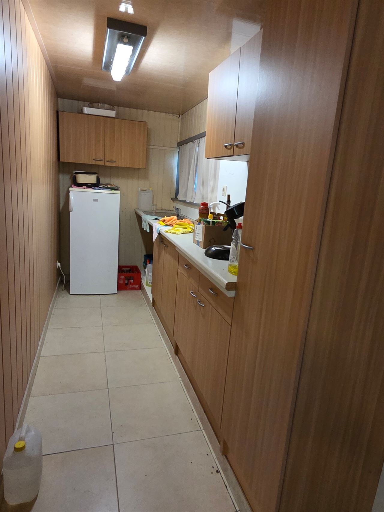 Prachtig gelegen chalet omkaderd in het groen met 2 grote vijvers gelegen op een perceel van 75a40ca. Zuid gericht.