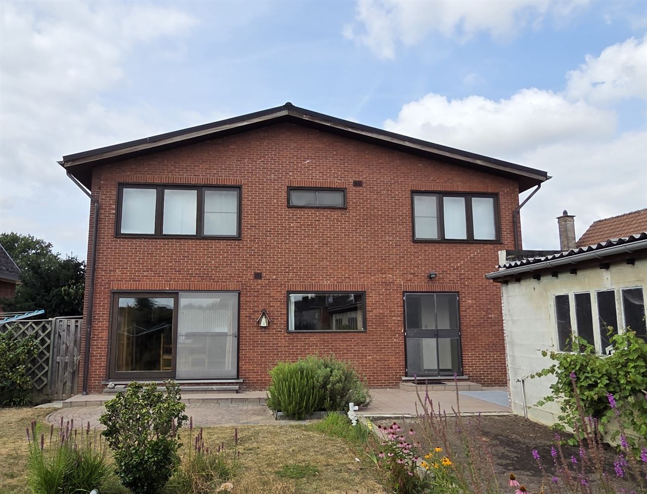 Instapklare, zeer goed onderhouden woning met 3 slks, in rustige straat