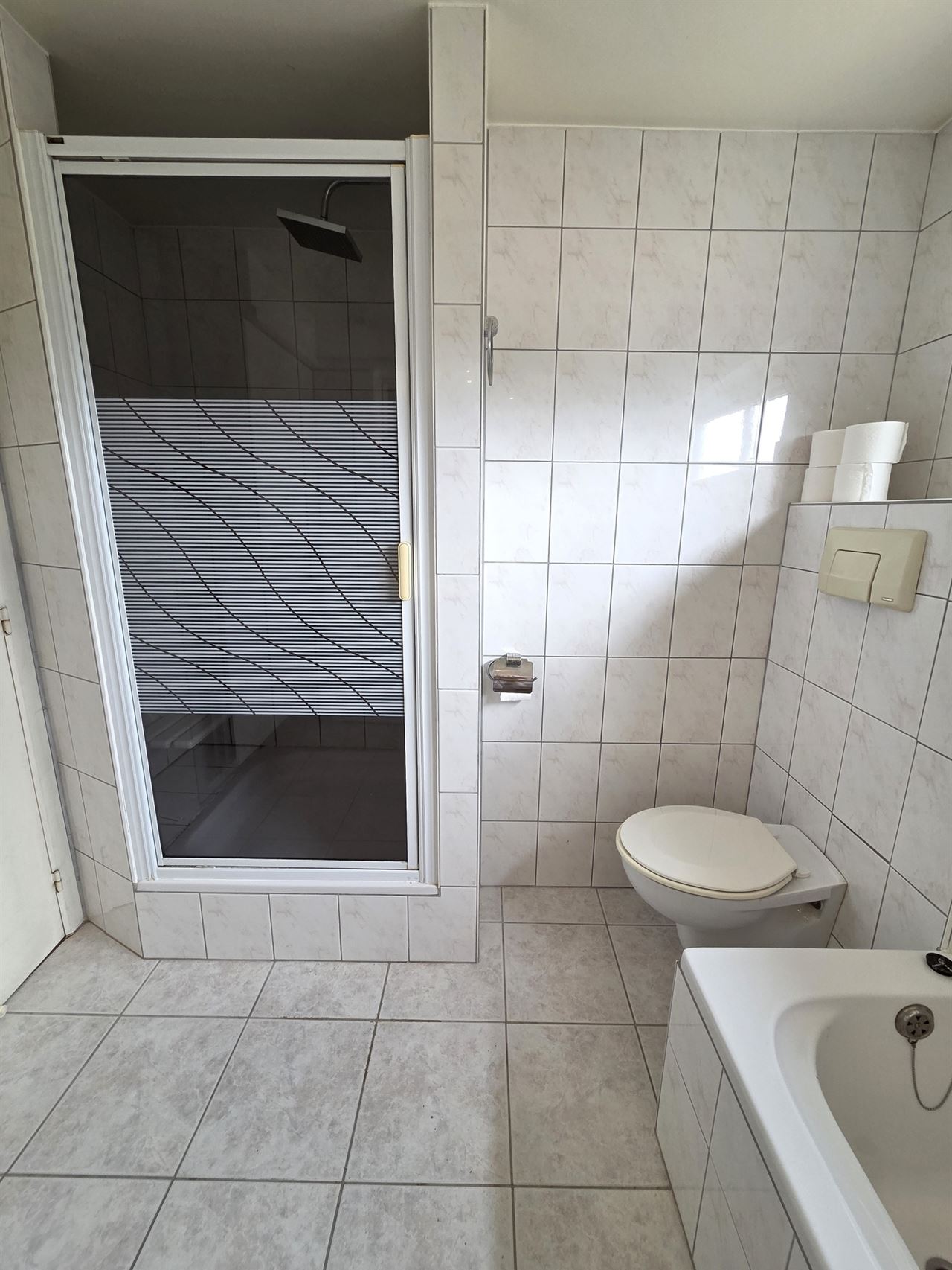 Instapklare, zeer goed onderhouden woning met 3 slks, in rustige straat