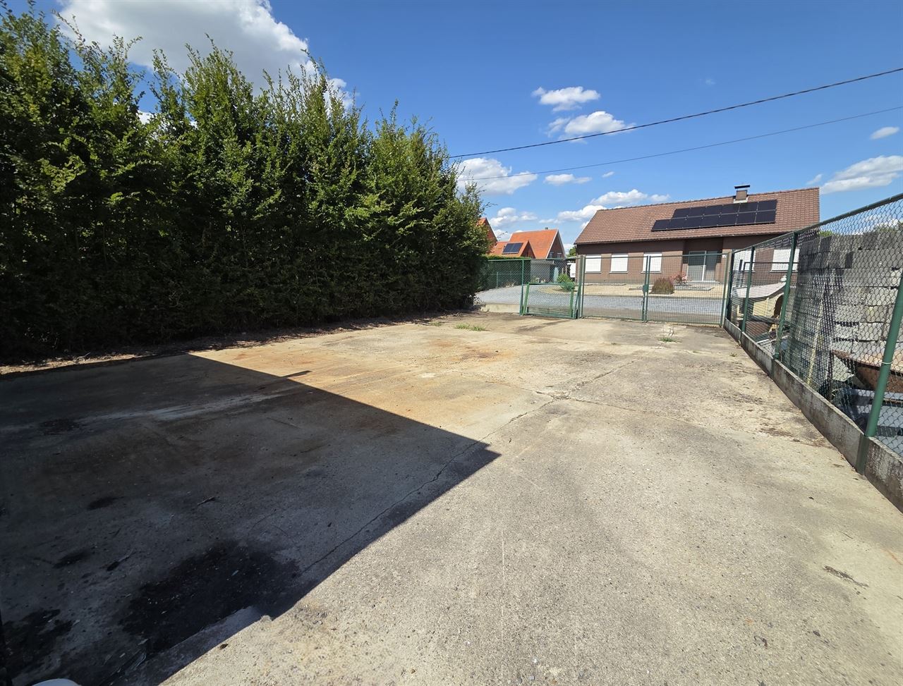 Instapklare woning, 5 slpk met groot bijgebouw van 112m²