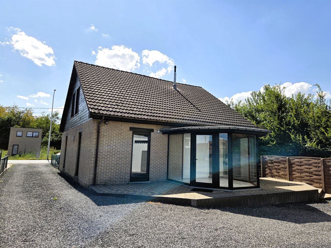 Instapklare woning, 5 slpk met groot bijgebouw van 112m²