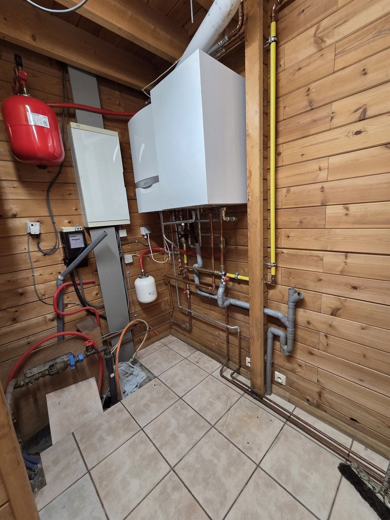 Instapklare woning, 5 slpk met groot bijgebouw van 112m²
