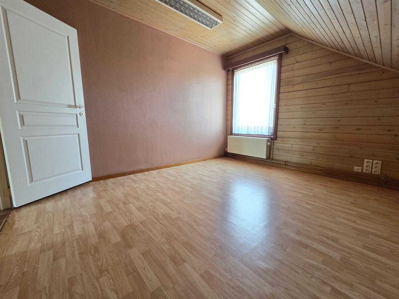Instapklare woning, 5 slpk met groot bijgebouw van 112m²