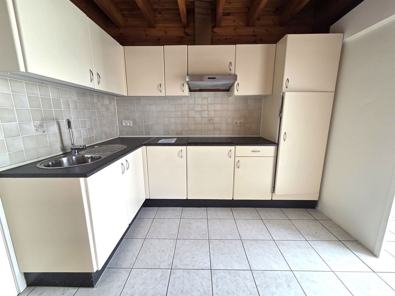 Instapklare woning, 5 slpk met groot bijgebouw van 112m²