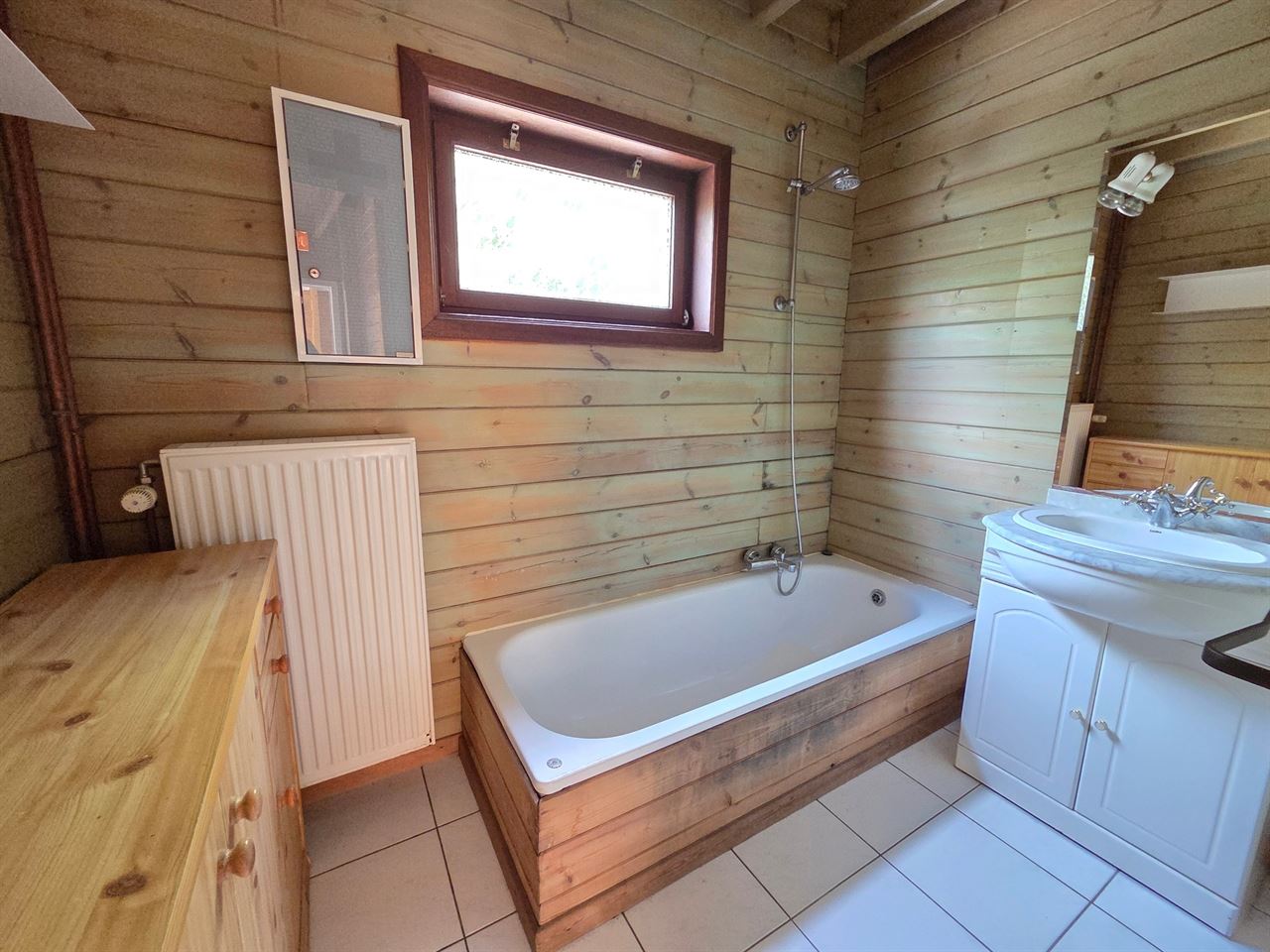 Instapklare woning, 5 slpk met groot bijgebouw van 112m²