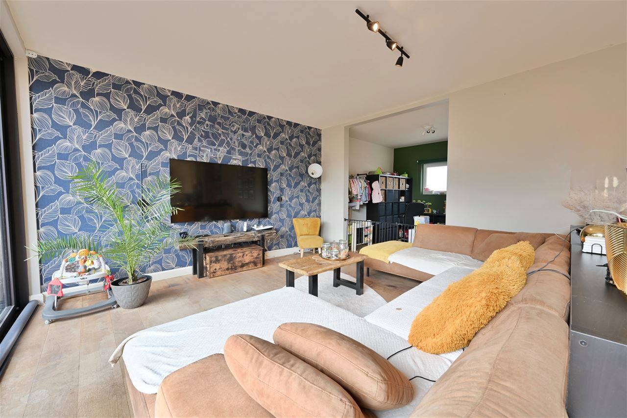Veelzijdige woning met 5 slpks en bijgebouw van ca. 150 m²
