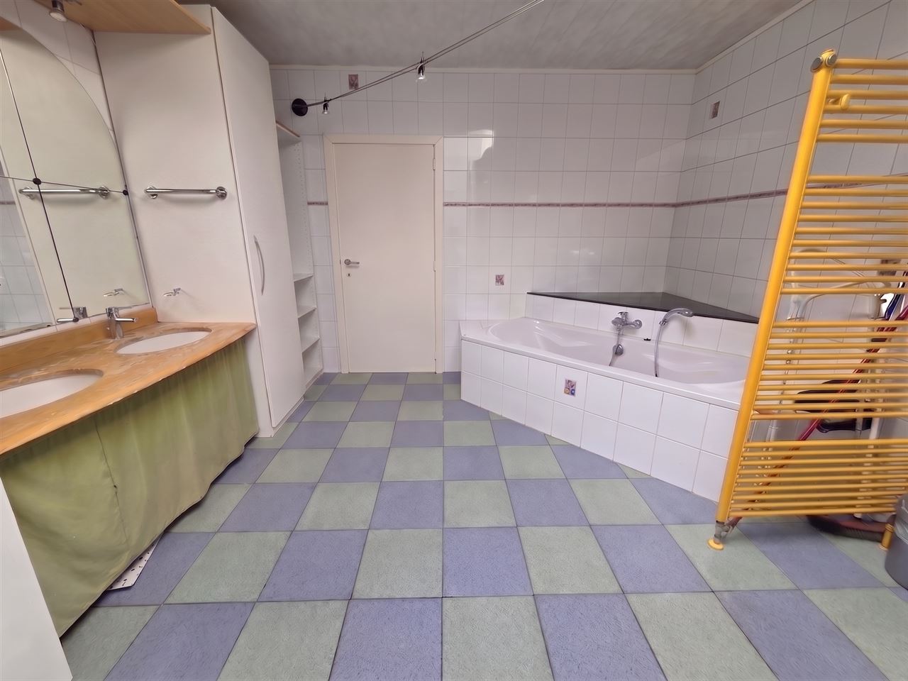 Rustig gelegen woning met 3 à 4 slaapkamers op ruim perceel in Heist-Goor