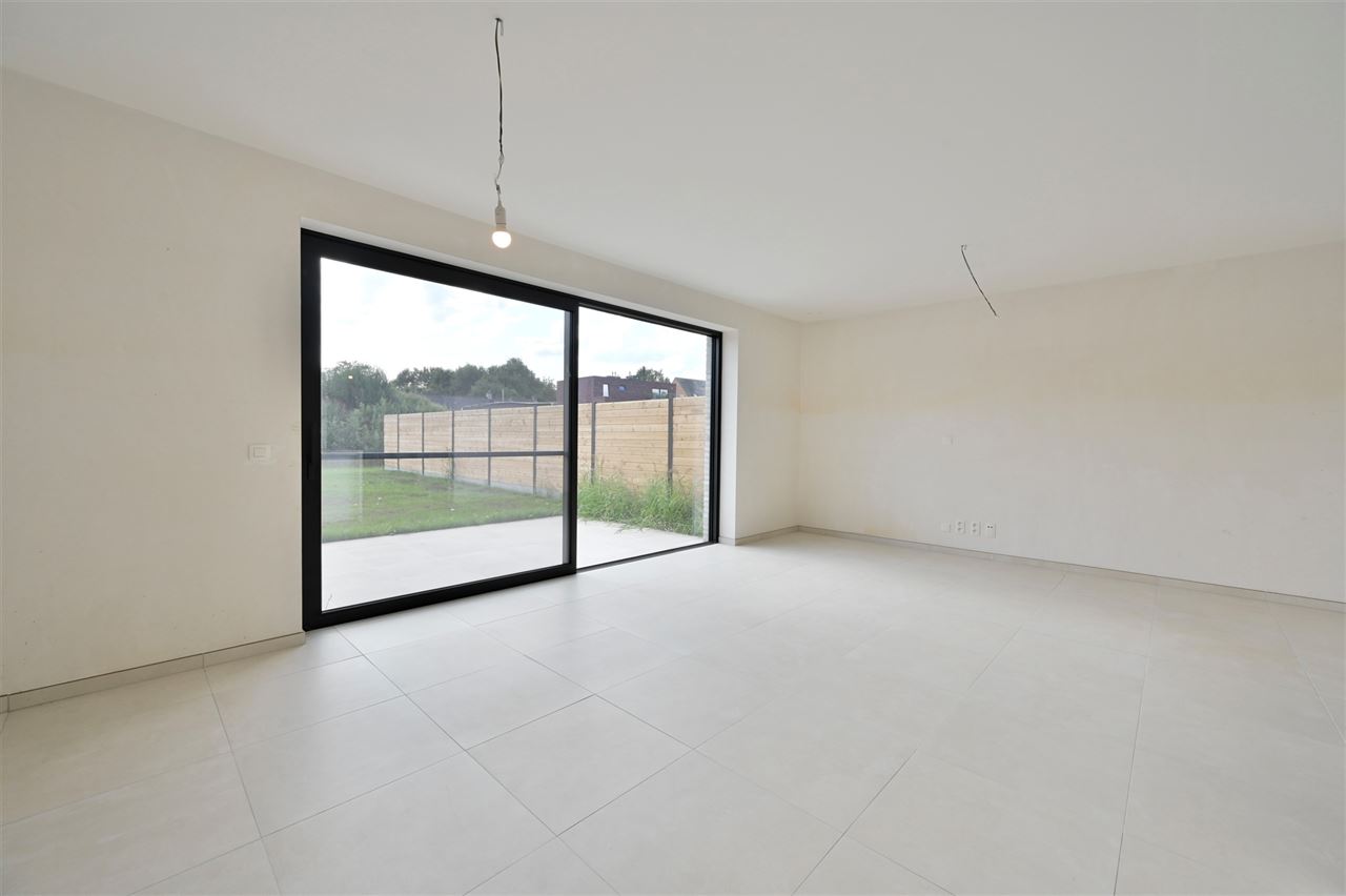 Moderne nieuwbouwwoning met 4 slpk en zonnige tuin