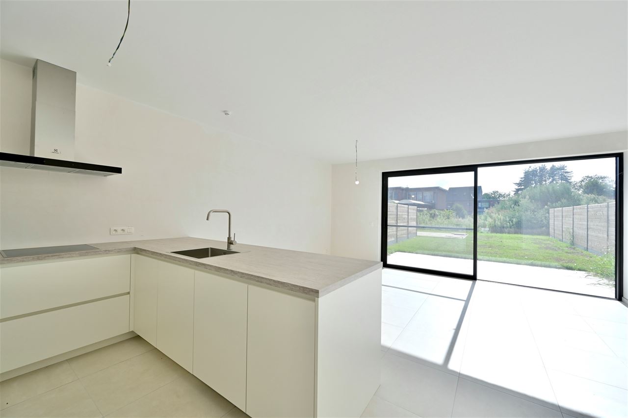 Moderne nieuwbouwwoning met 4 slpk en zonnige tuin
